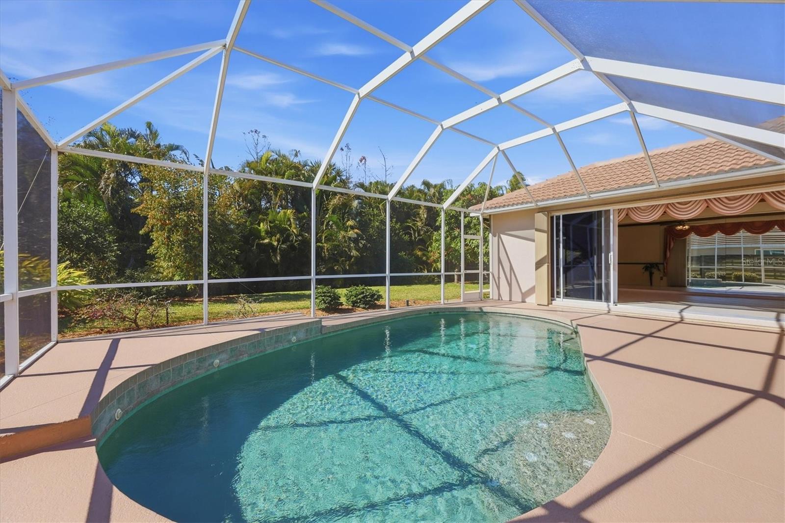 THREE OAKS - Residential