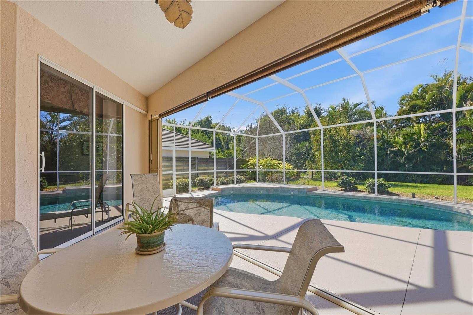 THREE OAKS - Residential