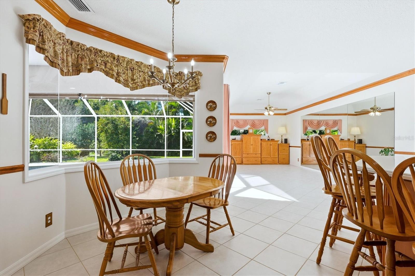 THREE OAKS - Residential