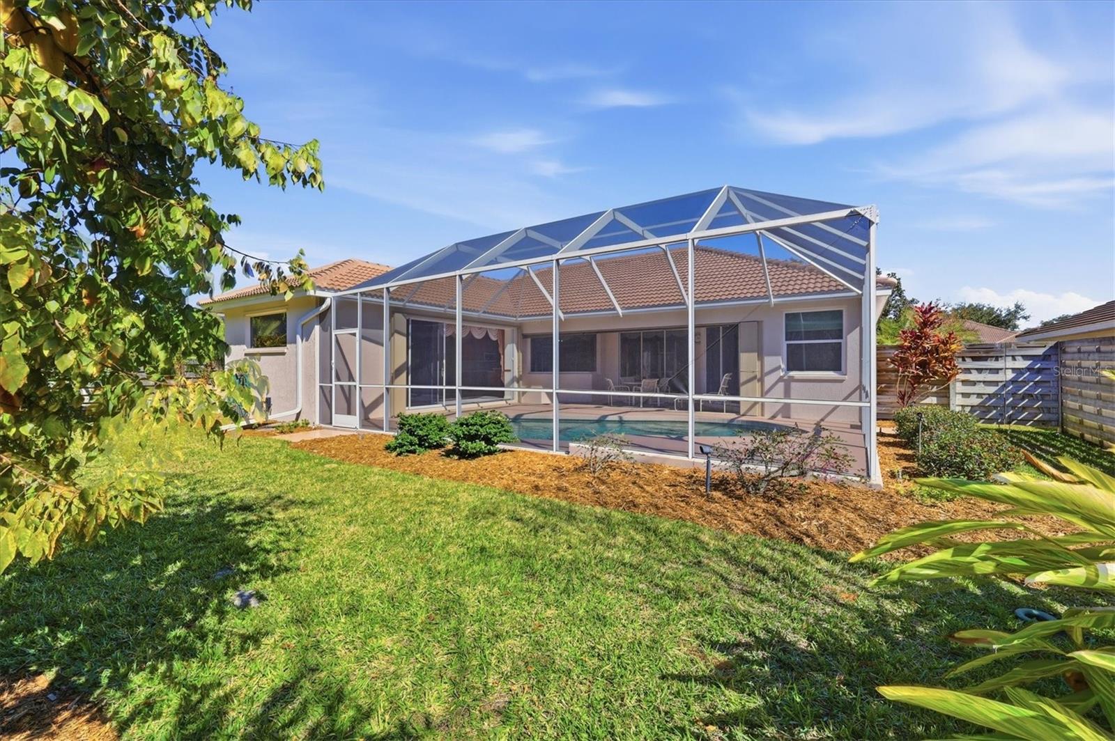 THREE OAKS - Residential