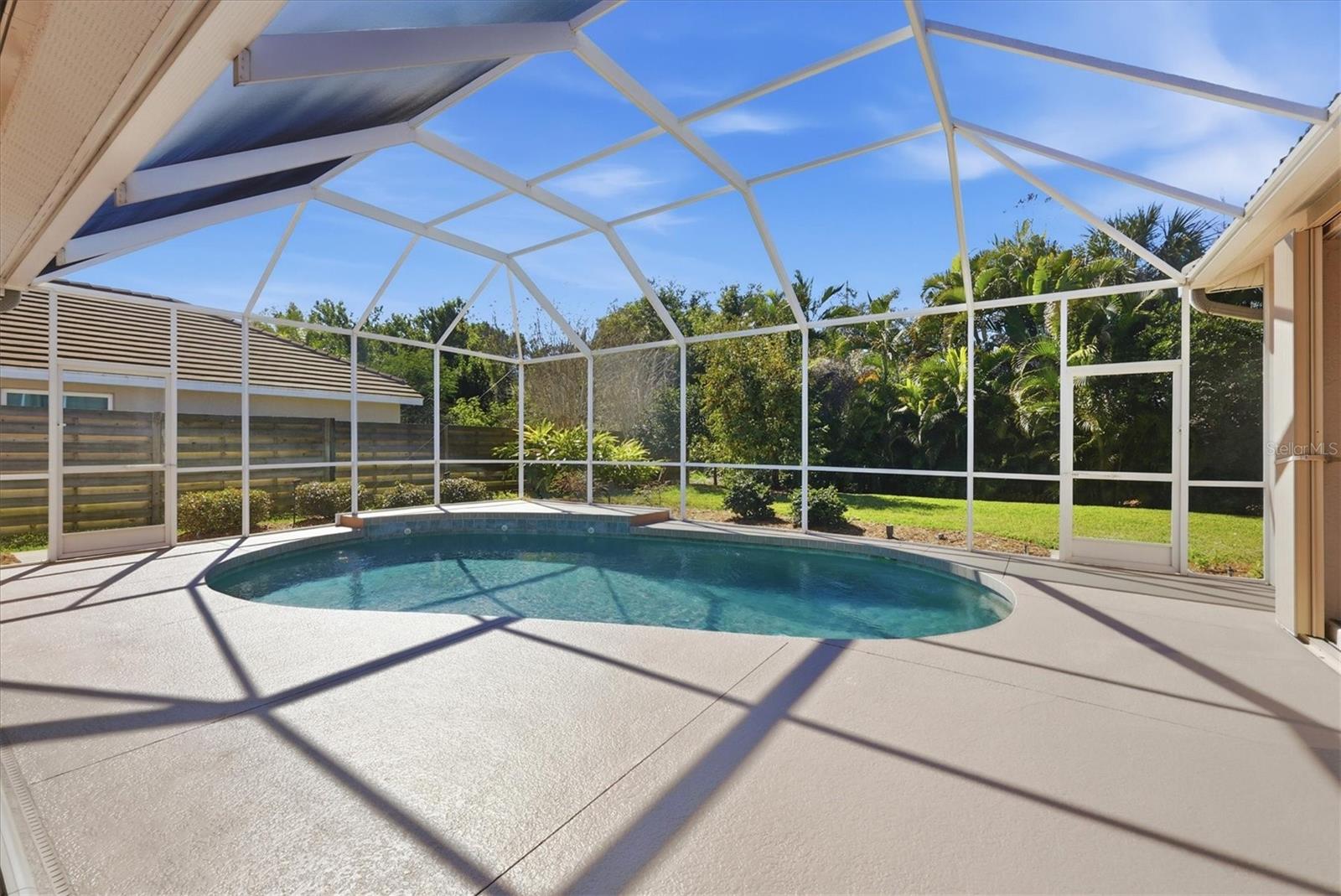 THREE OAKS - Residential