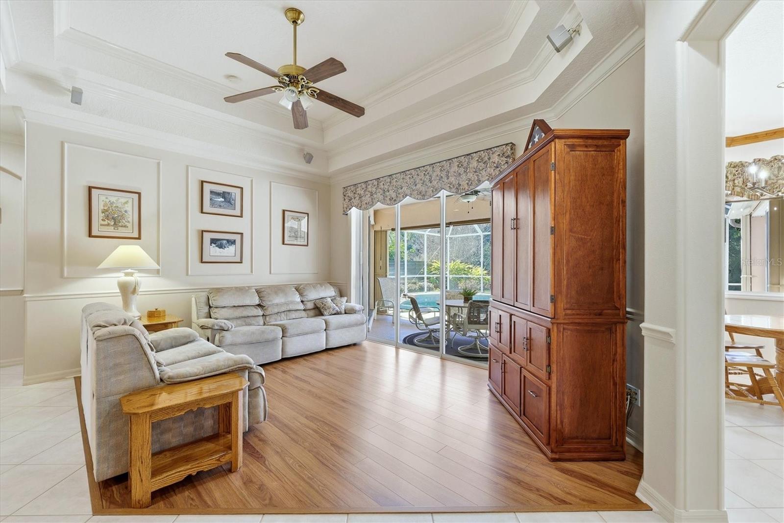 THREE OAKS - Residential