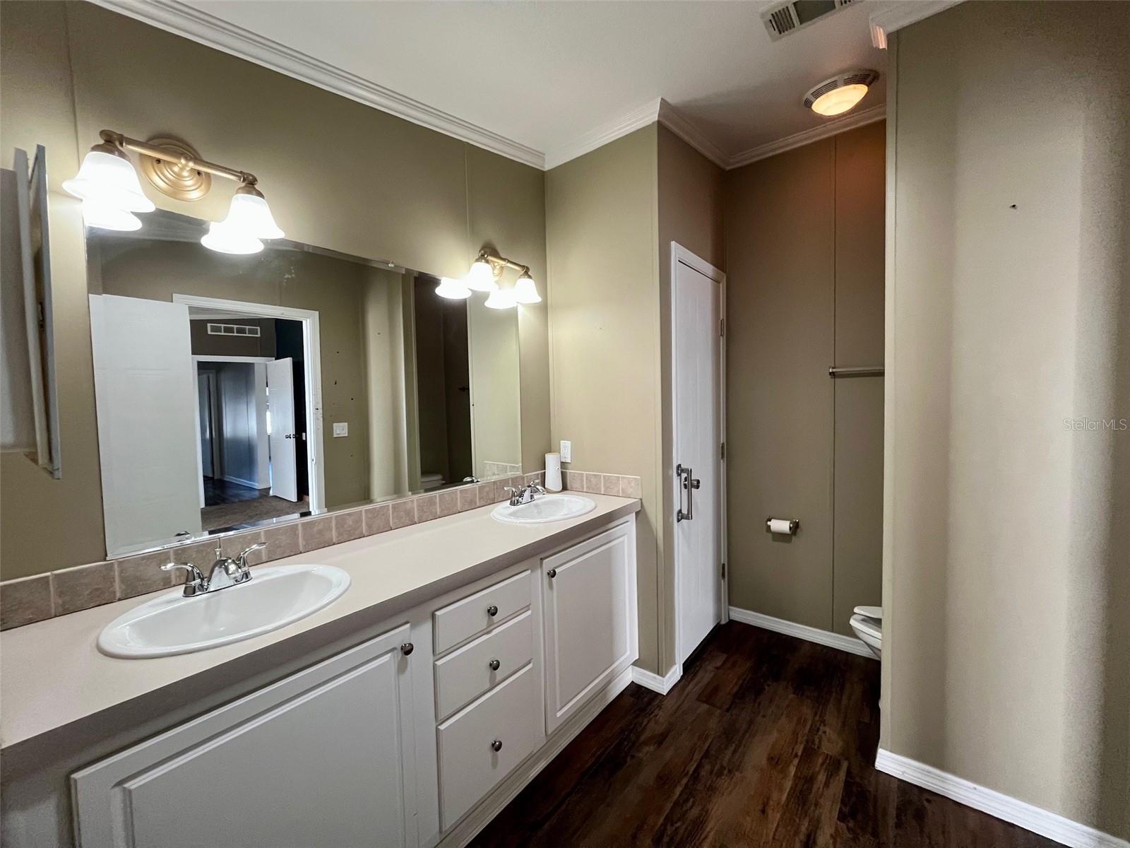 LEISURE LAKE VILLAGE CONDO - Residential