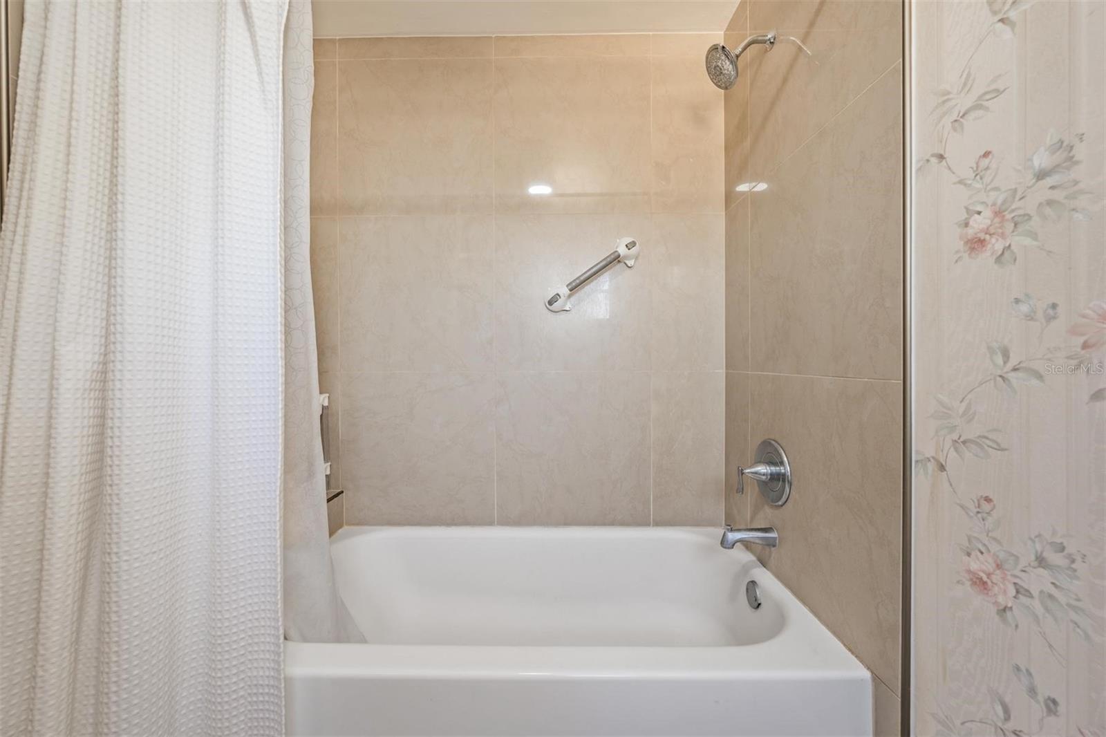 RAINTREE TERRACE SUB W - Residential