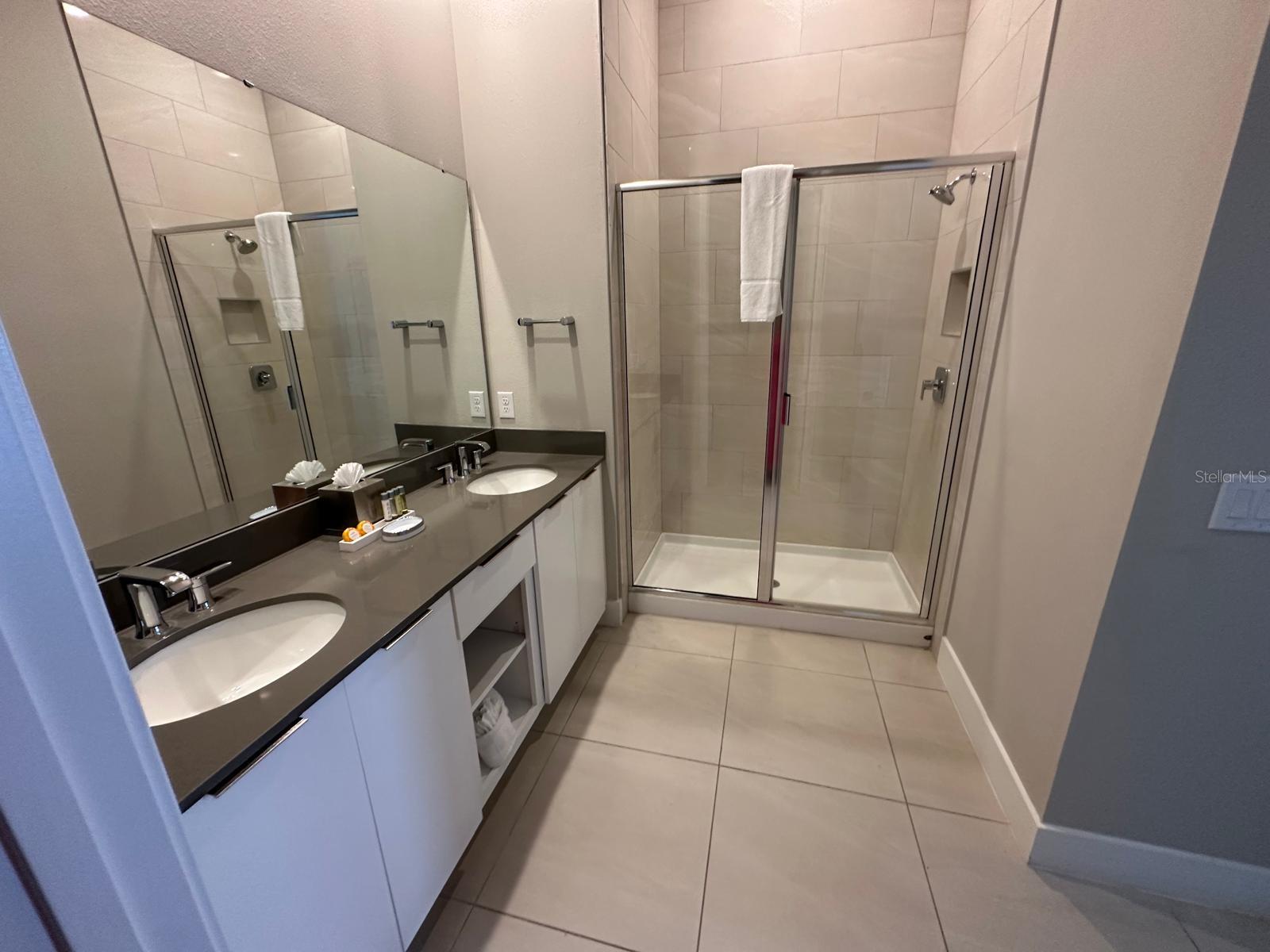 SPECTRUM AT REUNION CONDO PH 8A & 8B - Residential Lease