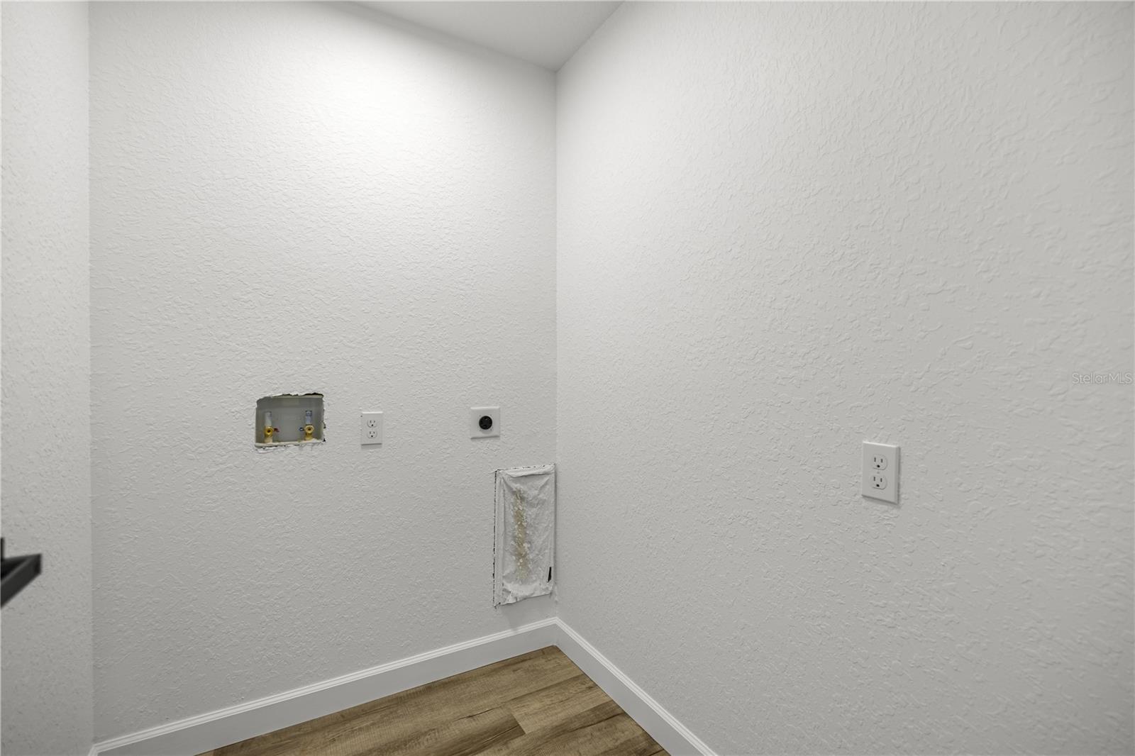 RAINBOW LAKES ESTATE - Residential