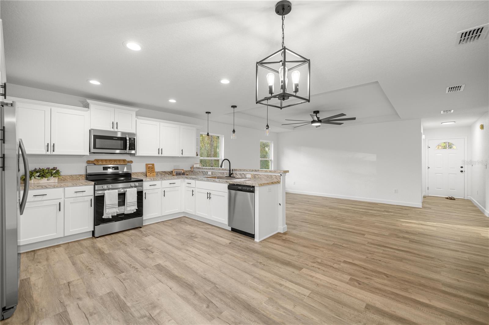 RAINBOW LAKES ESTATE - Residential