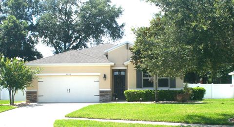 A home in EUSTIS