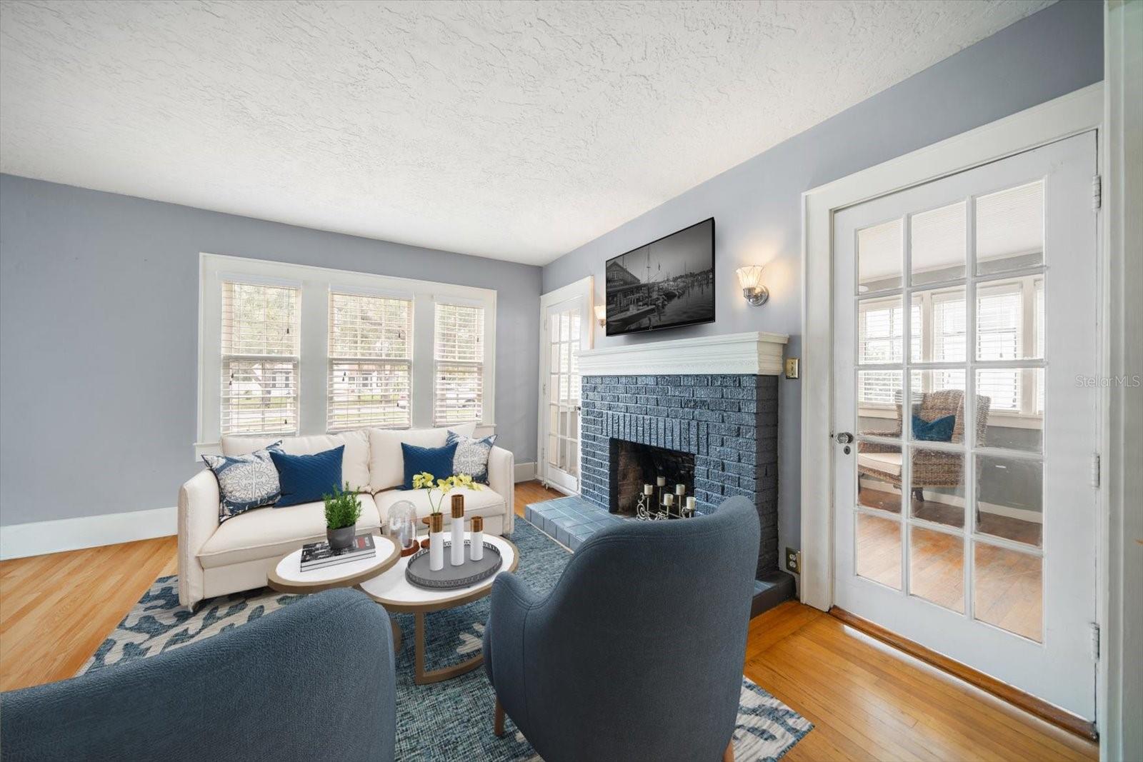 310 N LINCOLN AVENUE