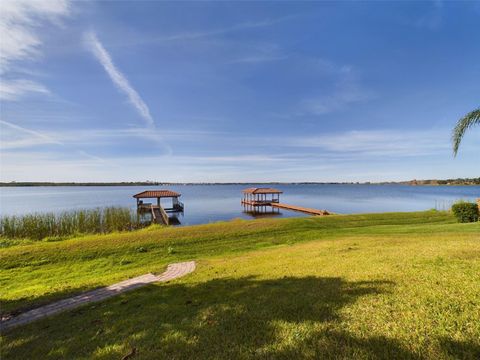 A home in AUBURNDALE