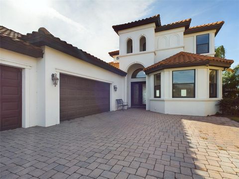 A home in AUBURNDALE