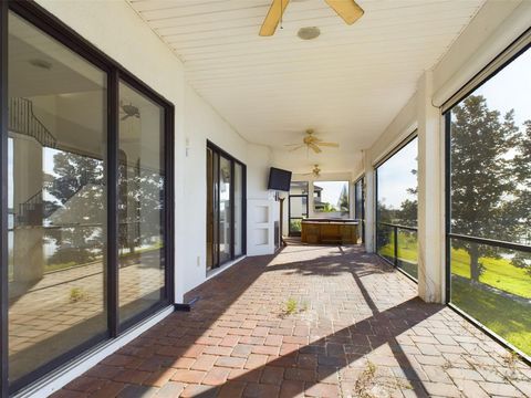 A home in AUBURNDALE