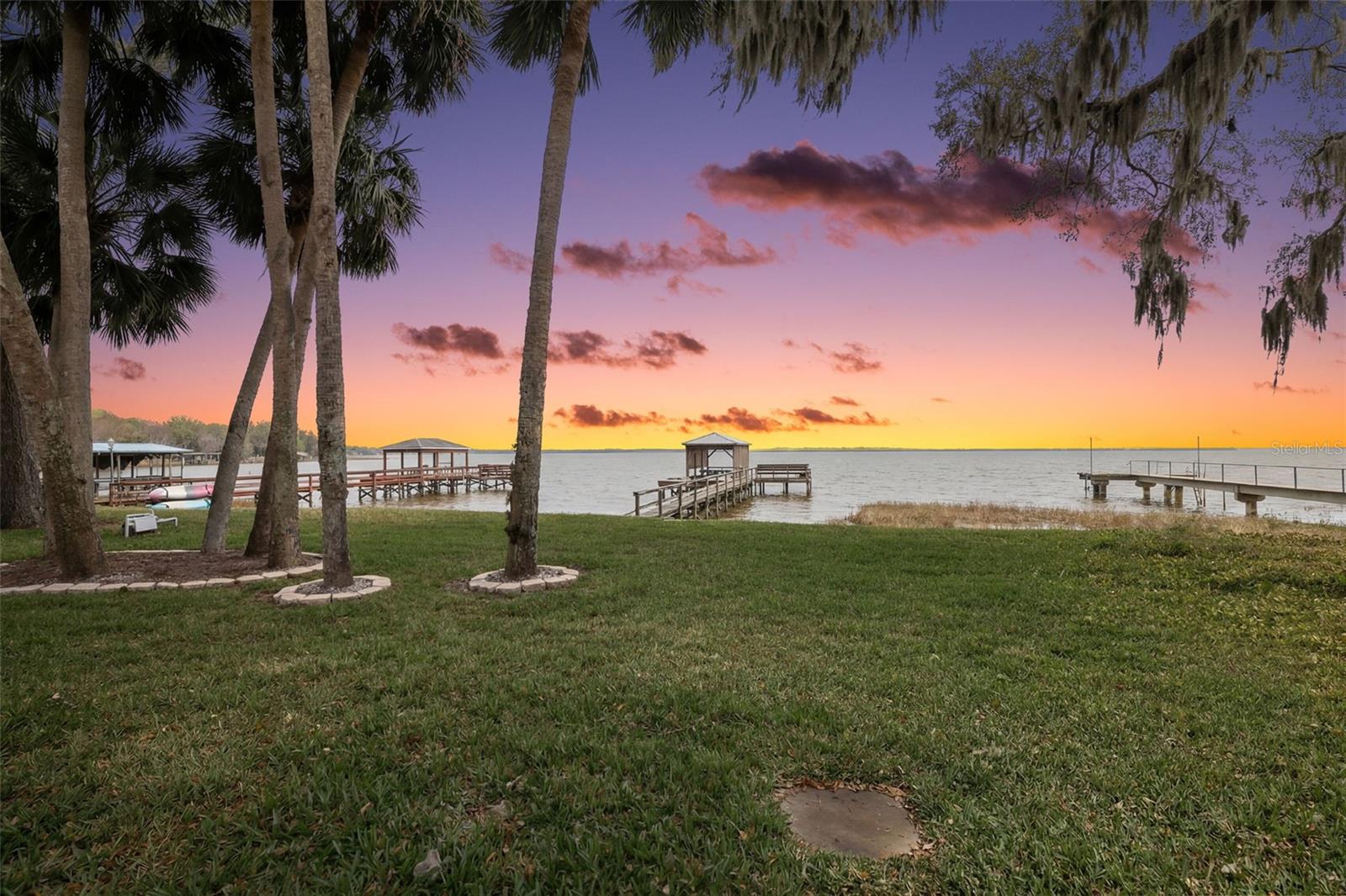 KINGS PENINSULA - Residential