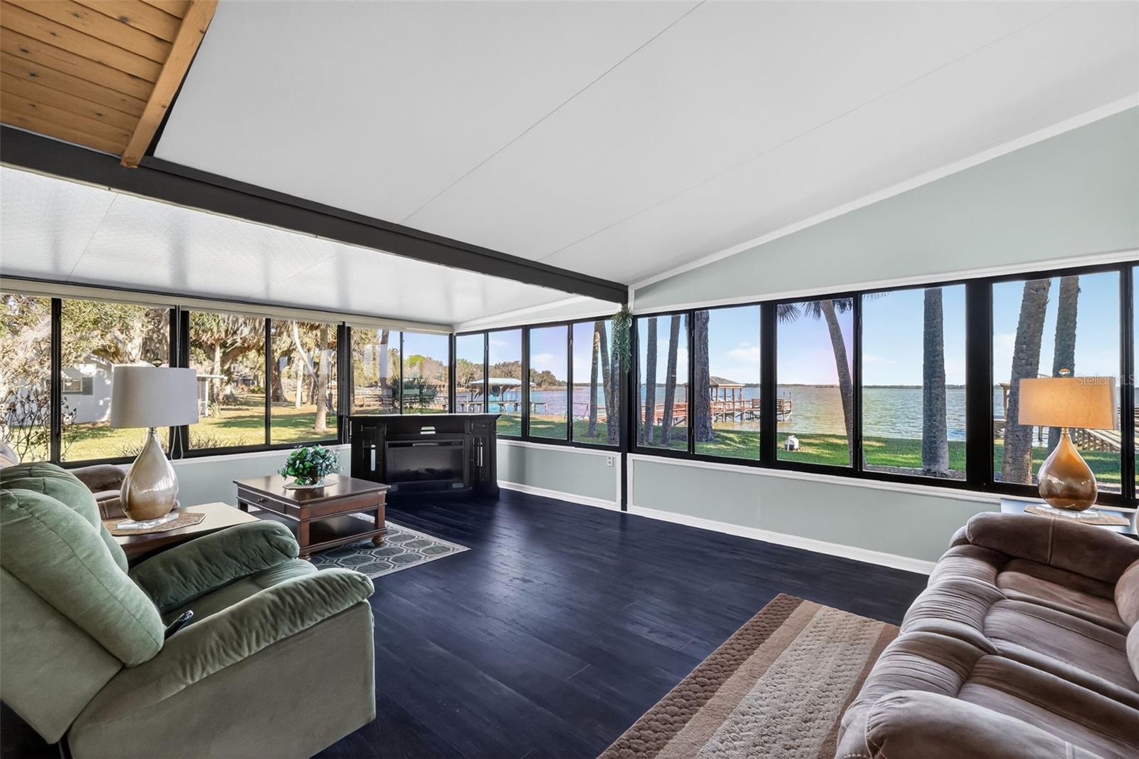 KINGS PENINSULA - Residential