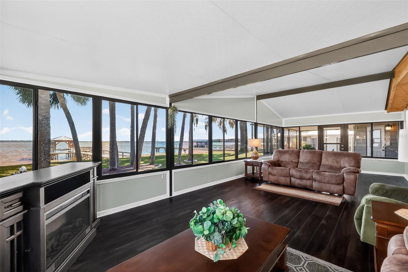 KINGS PENINSULA - Residential