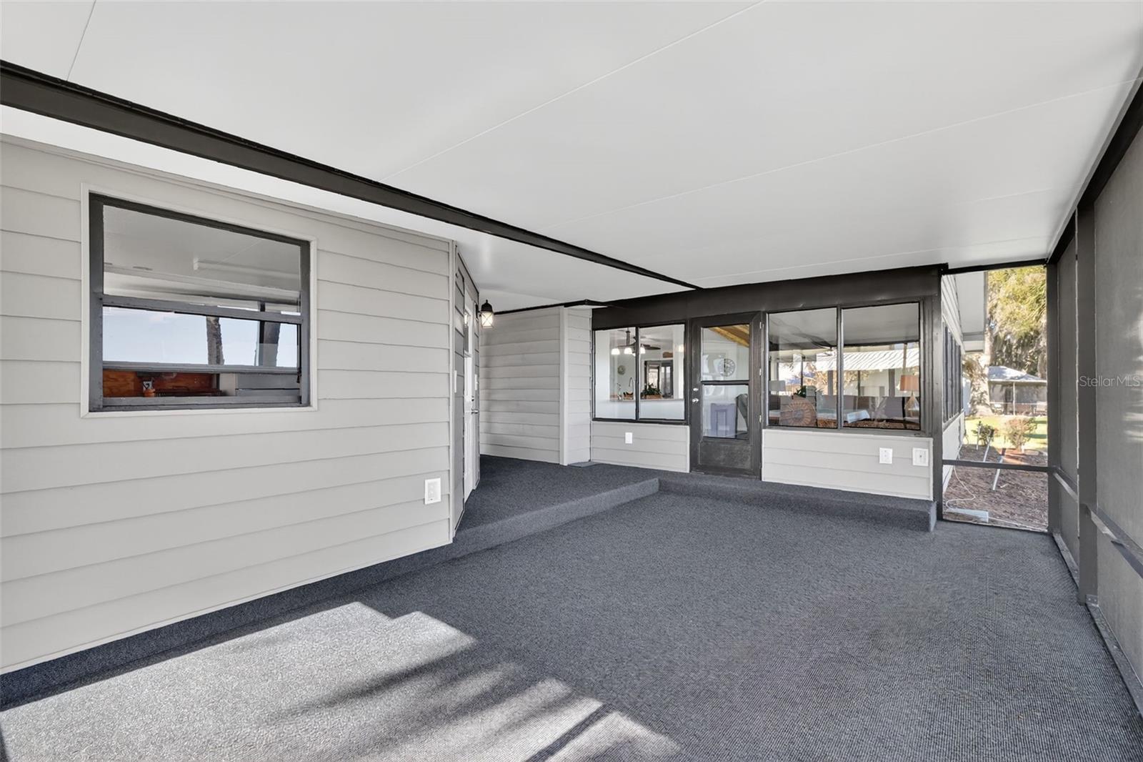 KINGS PENINSULA - Residential