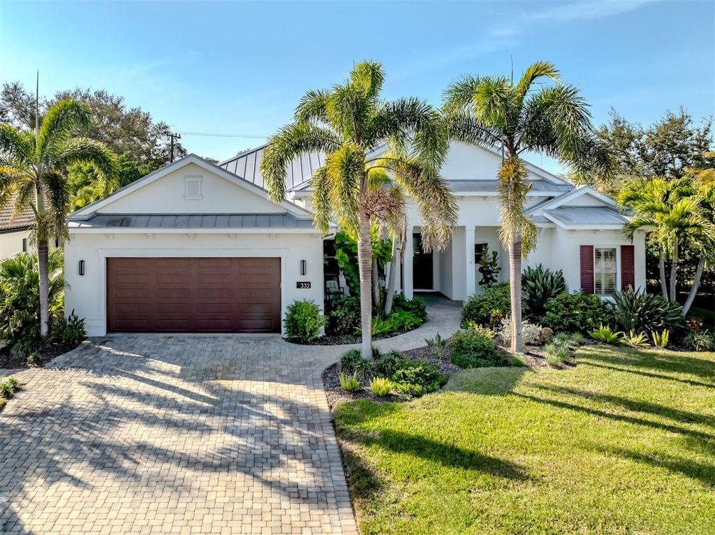 Photo of 332 Pensacola Road, Venice, FL 34285 (MLS # N6142219)