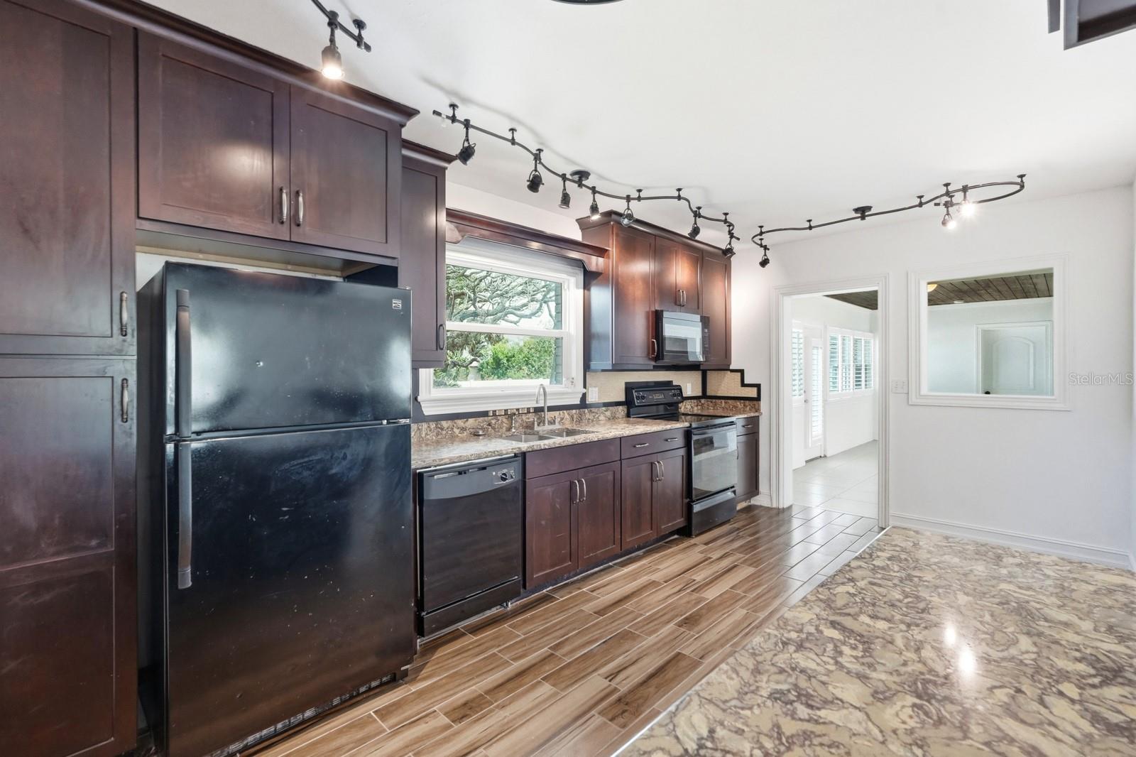 OCEAN GRVS - Residential