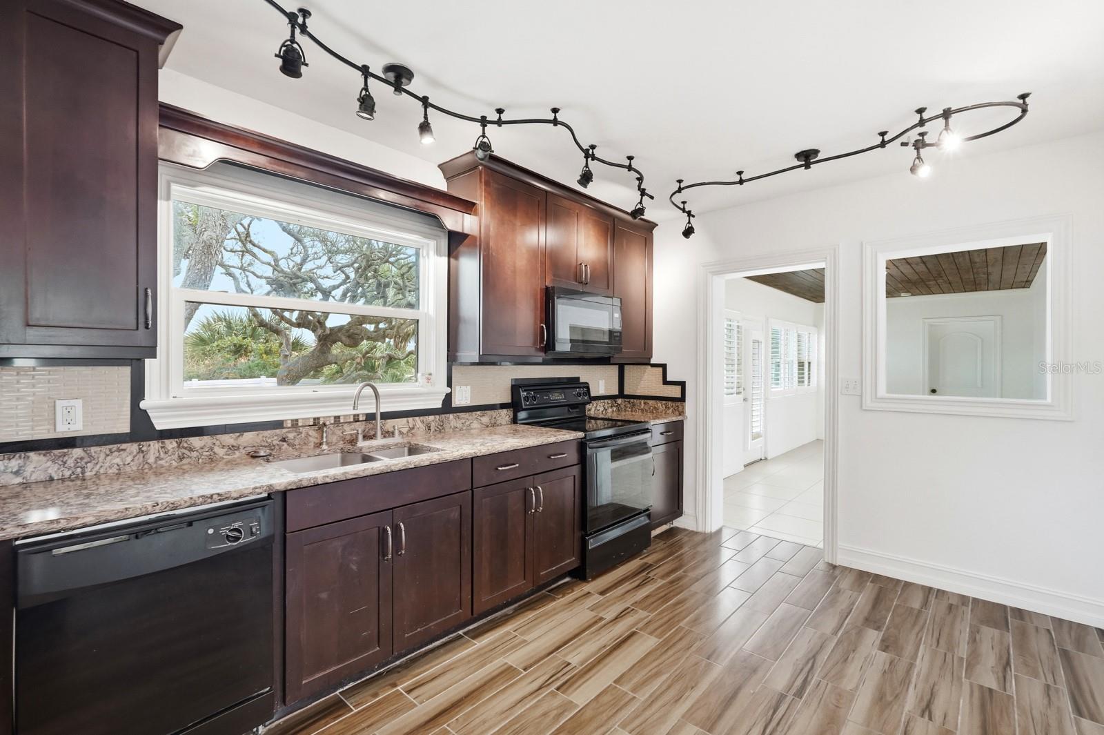 OCEAN GRVS - Residential