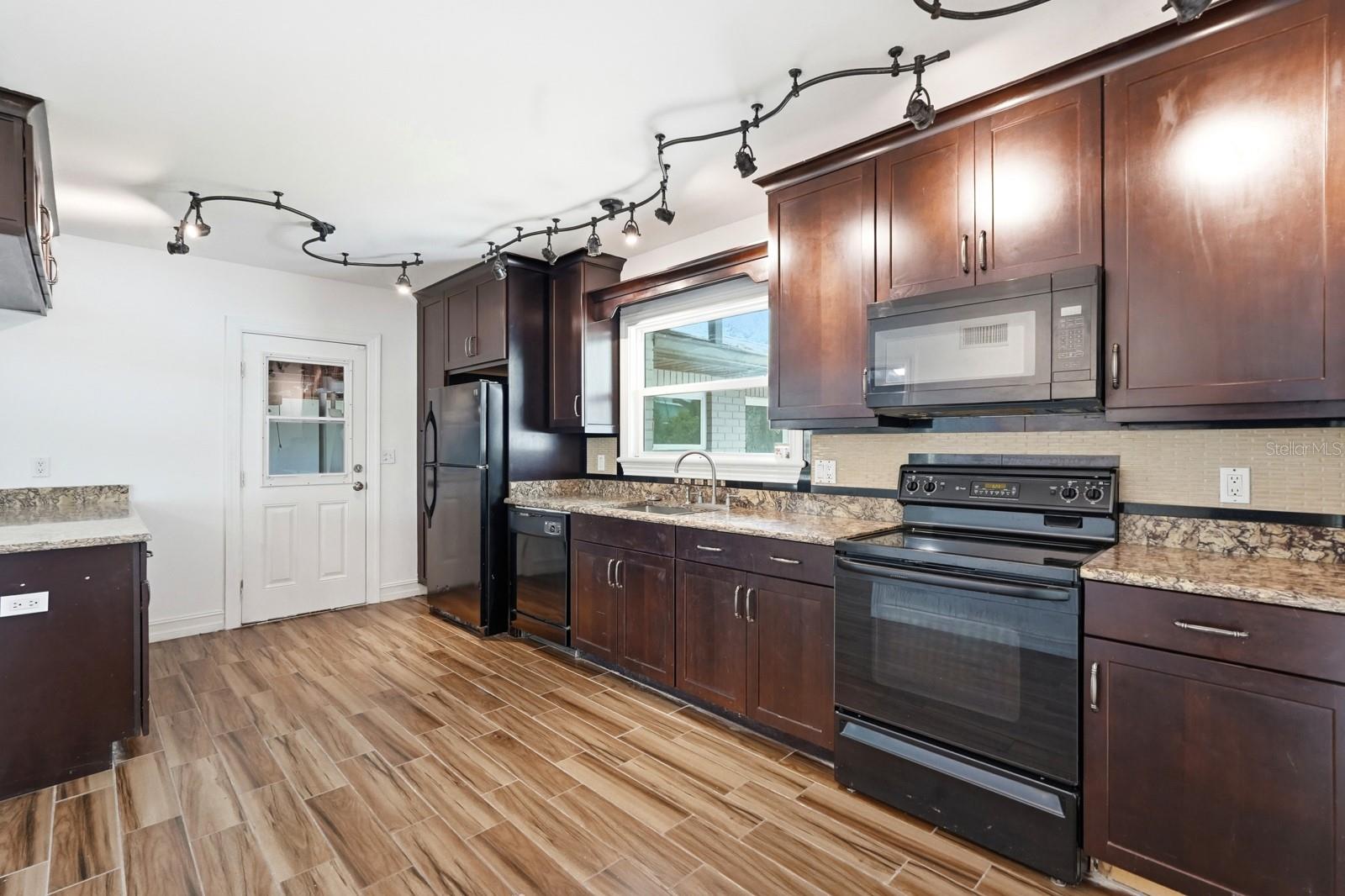 OCEAN GRVS - Residential