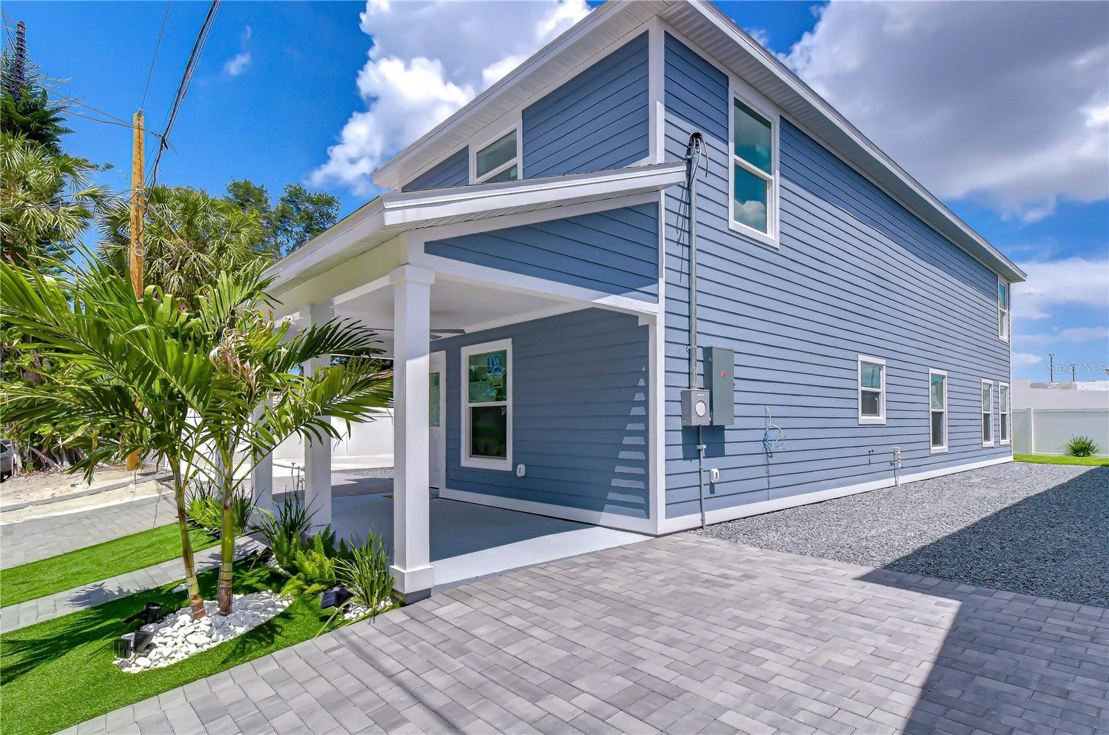 222 8TH AVENUE DRIVE W