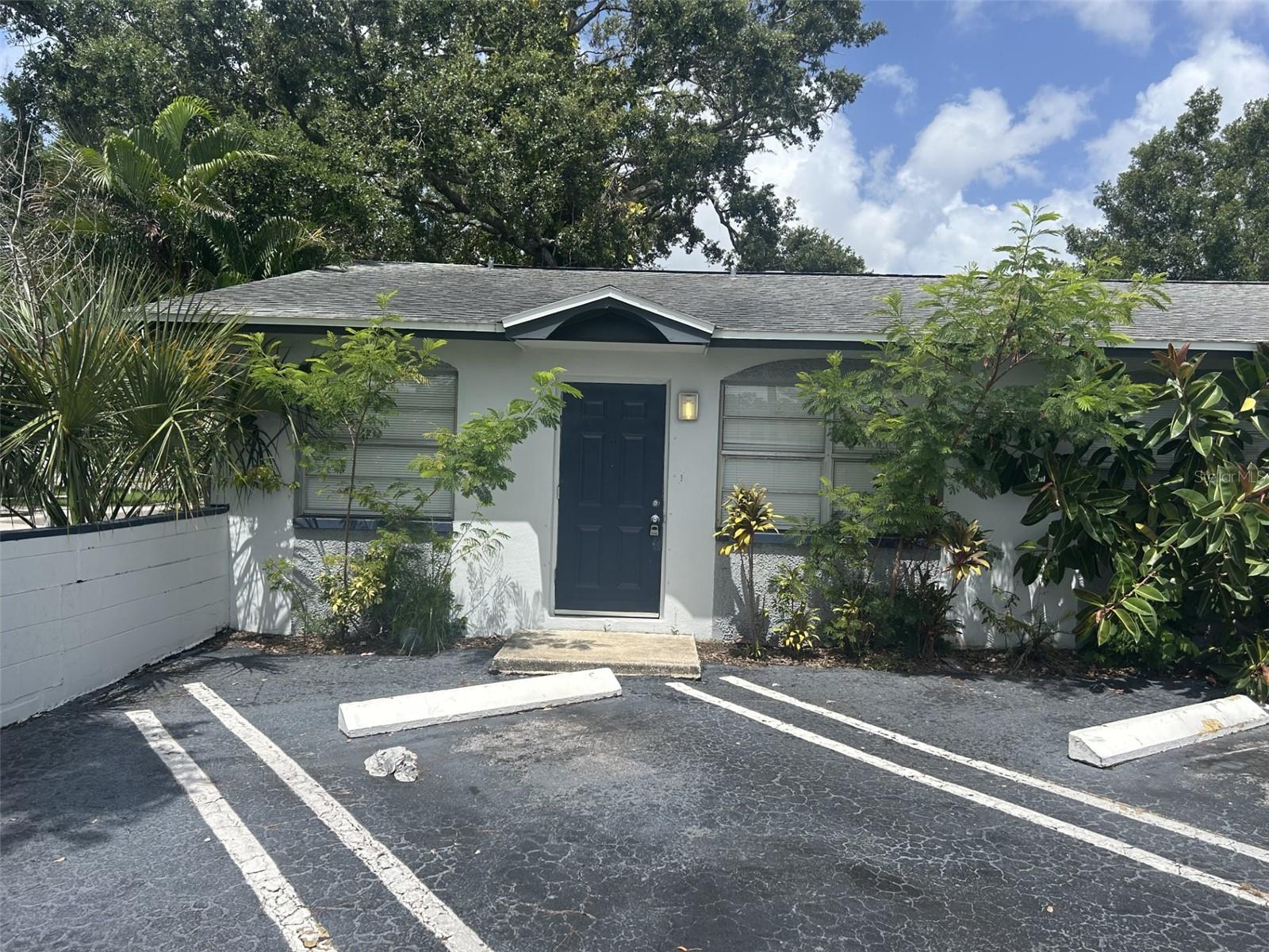 Come take a look at this 2 bedroom 1 bath corner unit Villa located in Pinellas Park. Unit has ceramic tile floors. Central Heat and Air. Monthly rent includes Cable, Internet, Water, Sewer and Trash. Close proximity to shopping, restaurants, and the Gulf Beaches. Don't delay make your appointment today!!