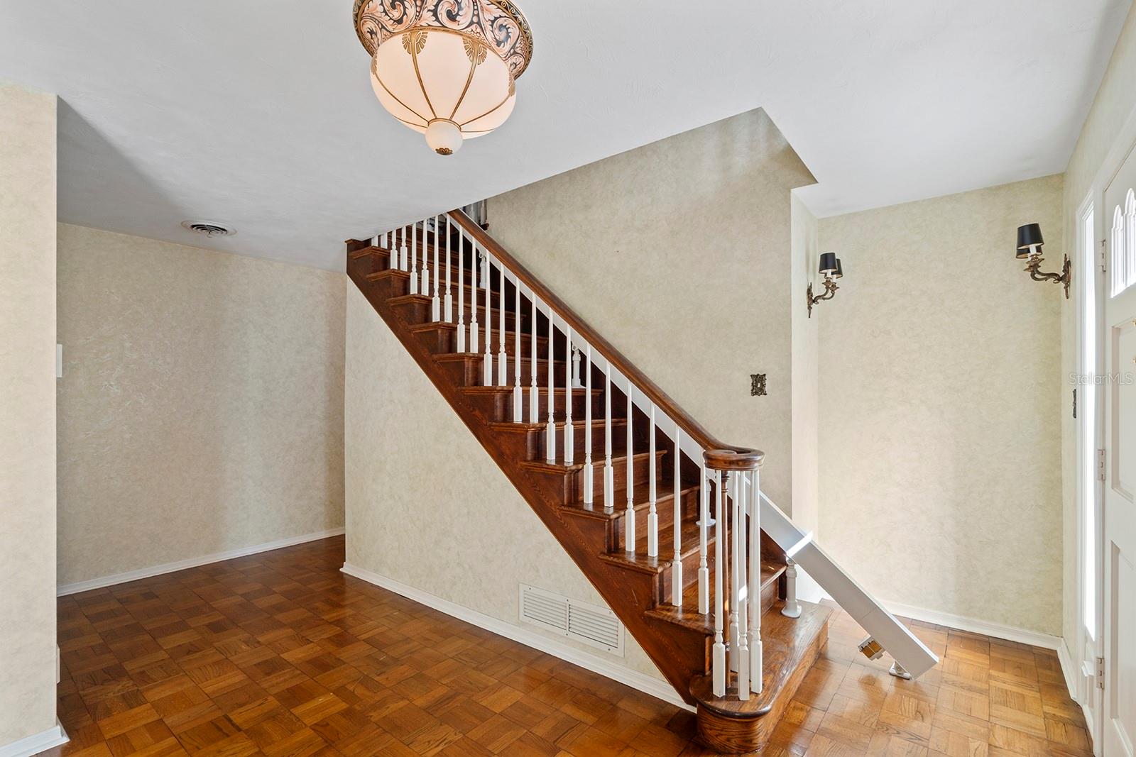 LAKE CONWAY ESTATES - Residential