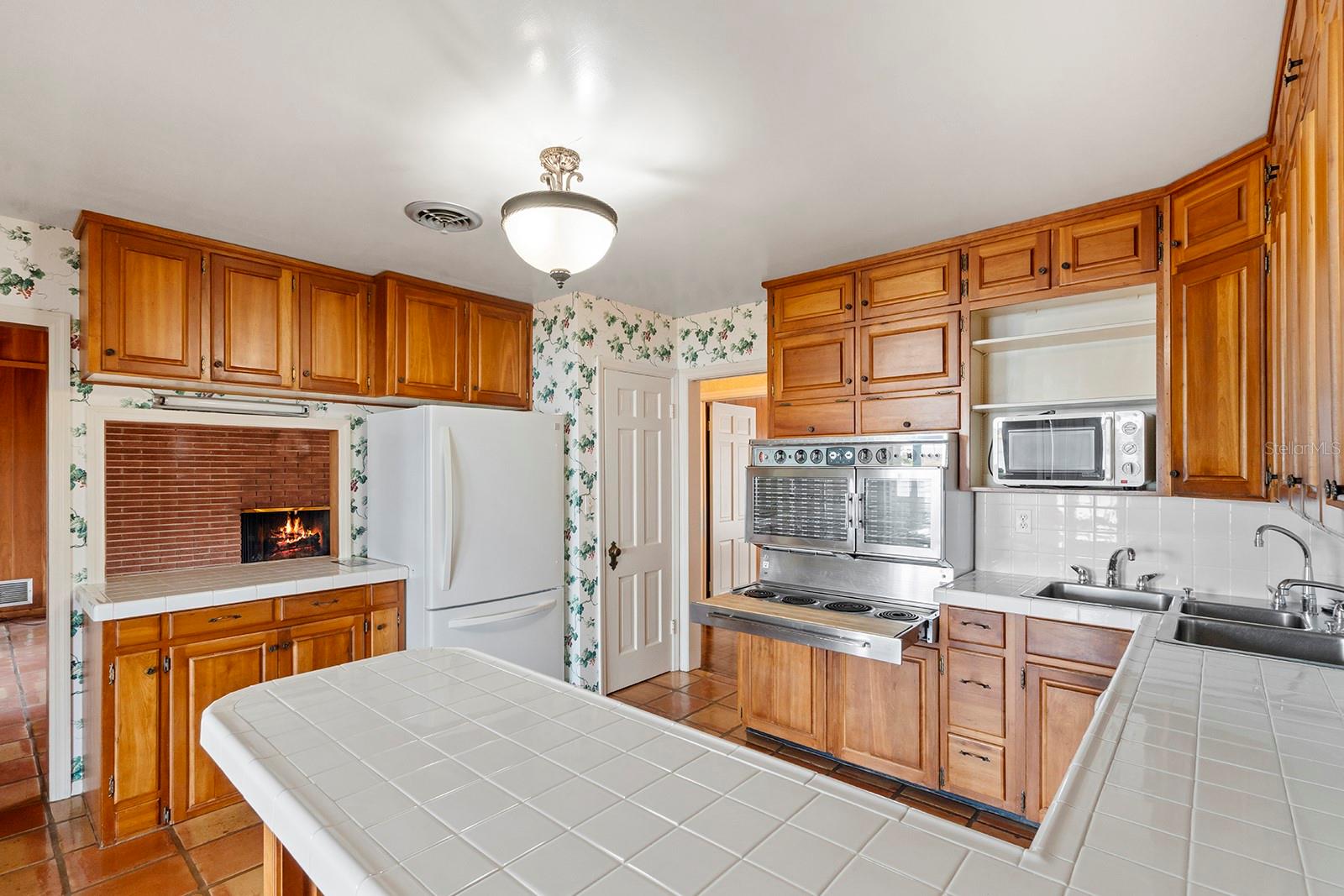 LAKE CONWAY ESTATES - Residential