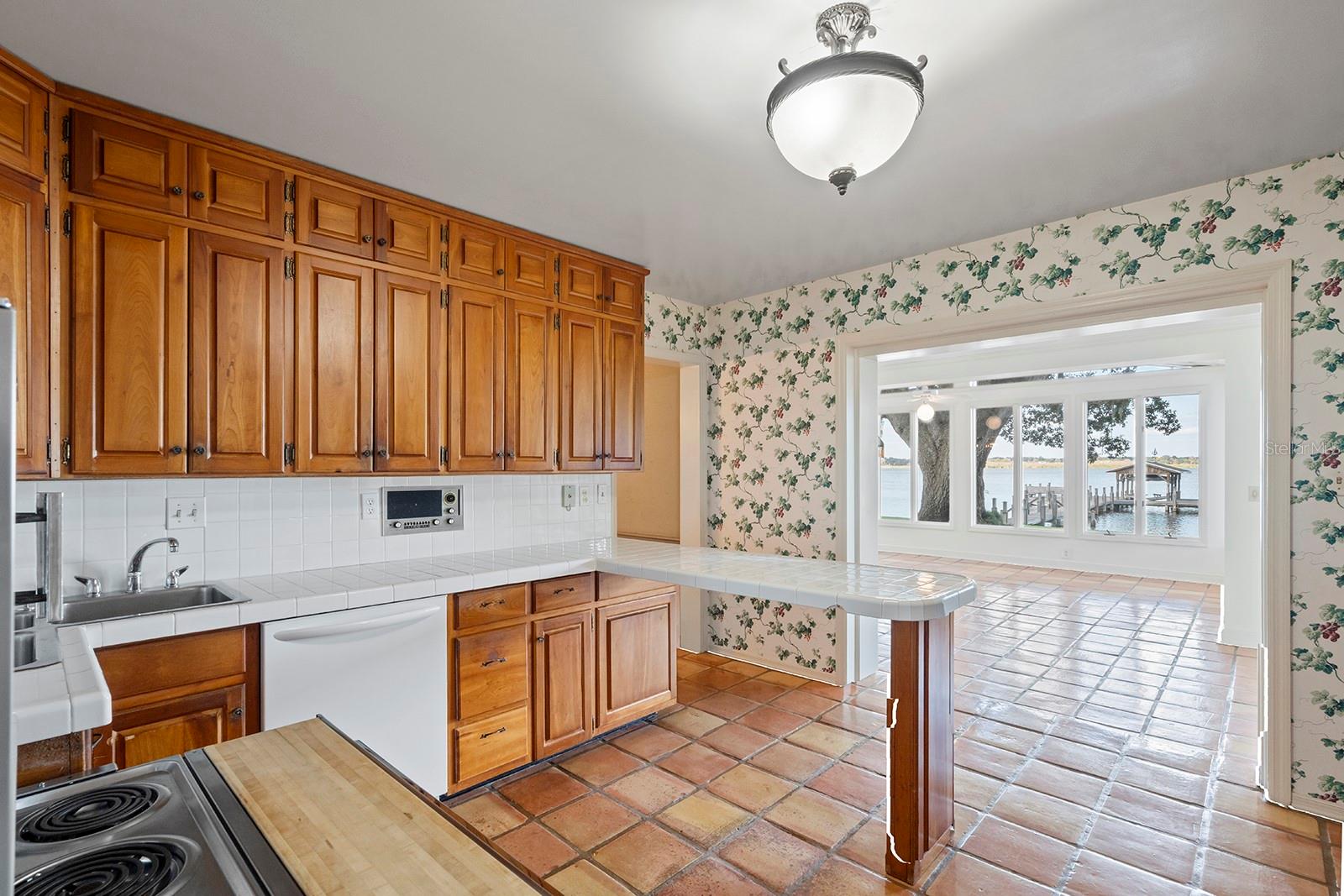 LAKE CONWAY ESTATES - Residential