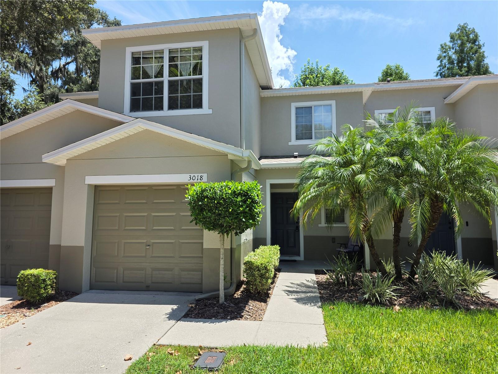 This charming 3-bedroom, 2.5-bathroom townhome is located in the sought-after Wedgewood Townhome Community. It features a one-car garage, an additional parking spot, and ample guest parking. The open floor plan downstairs includes a living and dining room combo, along with a kitchen that offers a breakfast bar, stainless steel appliances, and a pantry. Updates include fresh interior paint, carpet in all bedrooms, and Luxury Vinyl Plank flooring on the main level. The upstairs master bedroom boasts a walk-in closet, tray ceilings, and an en-suite bathroom with a separate shower and tub. Enjoy the serene view of the landscaped common area from the screened lanai at the back of the home. The community is conveniently located near Brandon and Tampa, with easy access to restaurants, shopping, and highways. This Rental will not last long