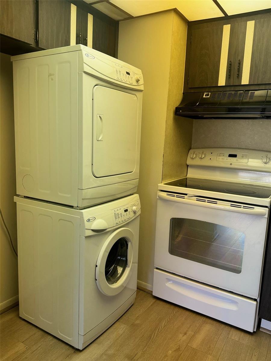 FAIRWAY OAKS - Residential Lease