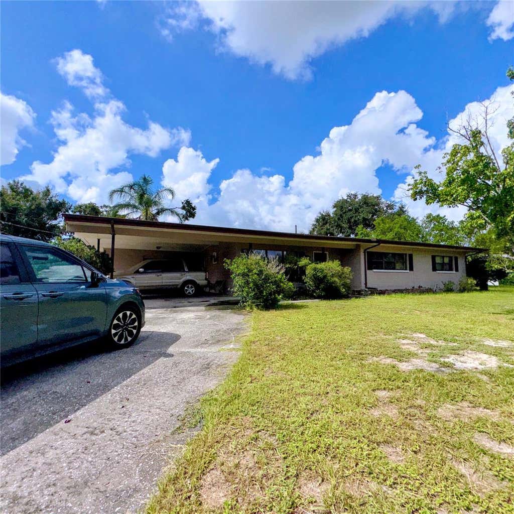 Photo of 105 Druid Hills Road, Temple Terrace, FL 33617 (MLS # TB8542136)