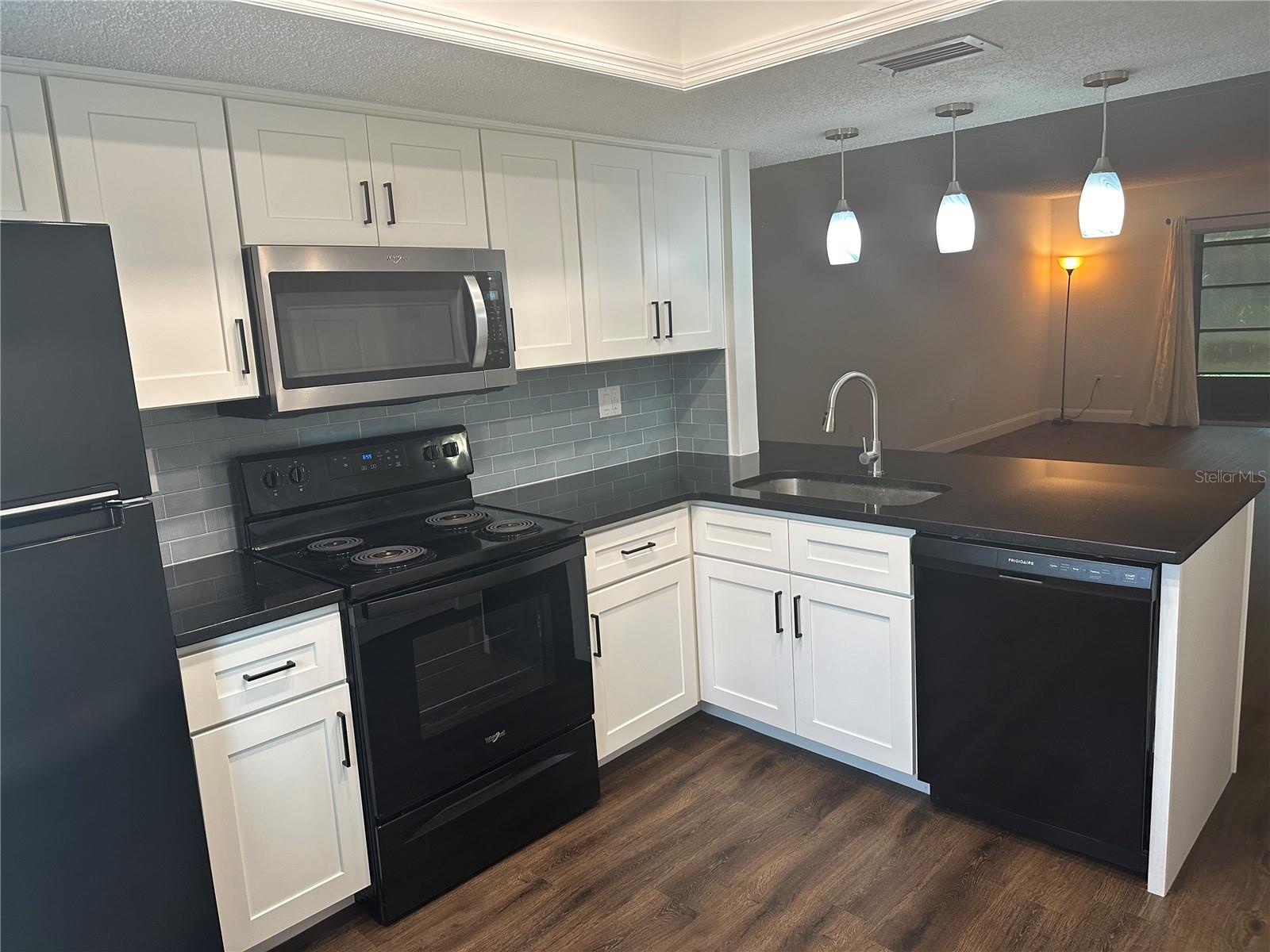 EAST LAKE WOODLANDS CYPRESS ESTATES - Residential Lease