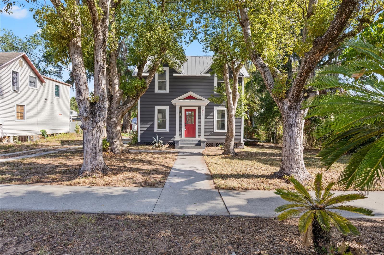 821 E LEMON AVENUE