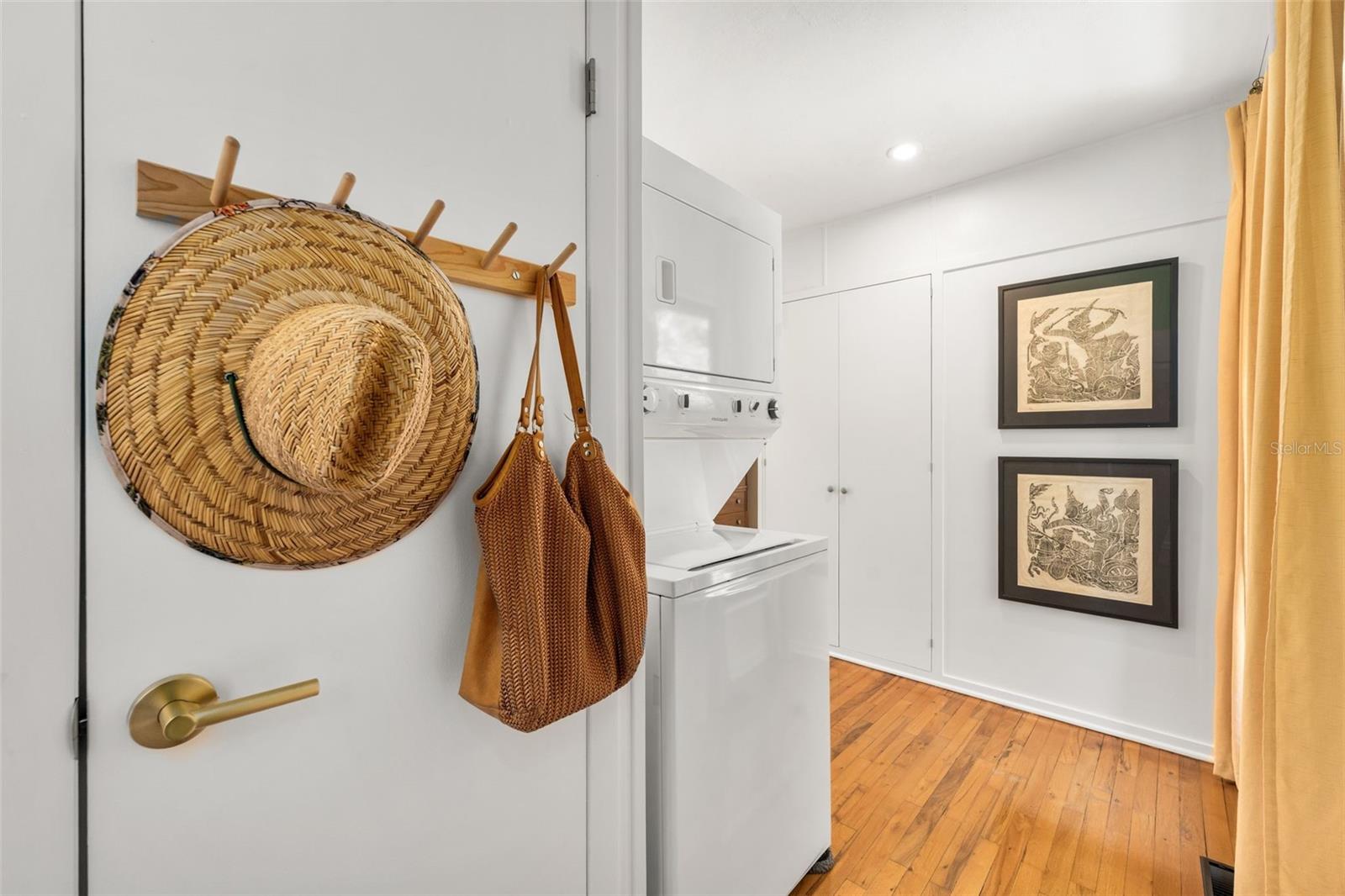 CREEKSIDE - Residential