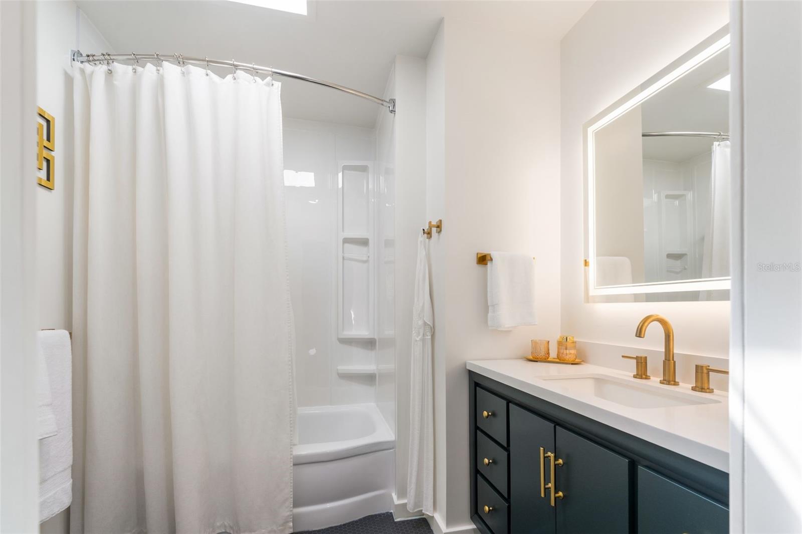 CREEKSIDE - Residential