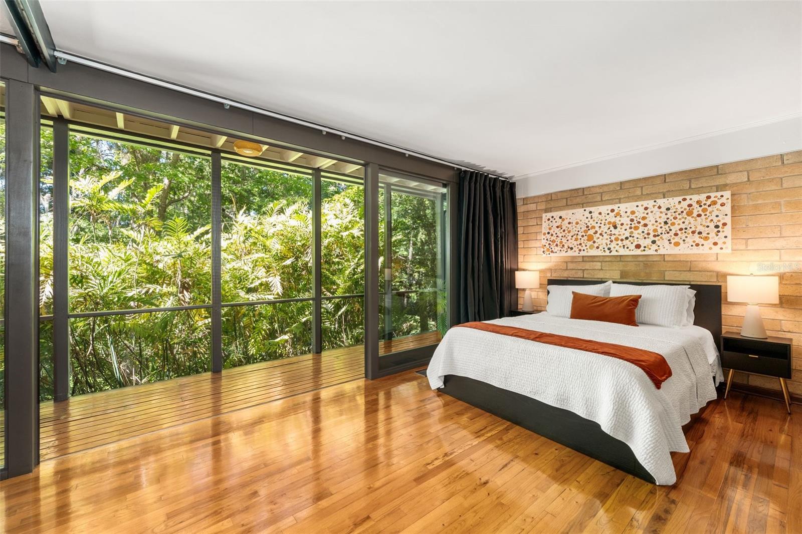 CREEKSIDE - Residential