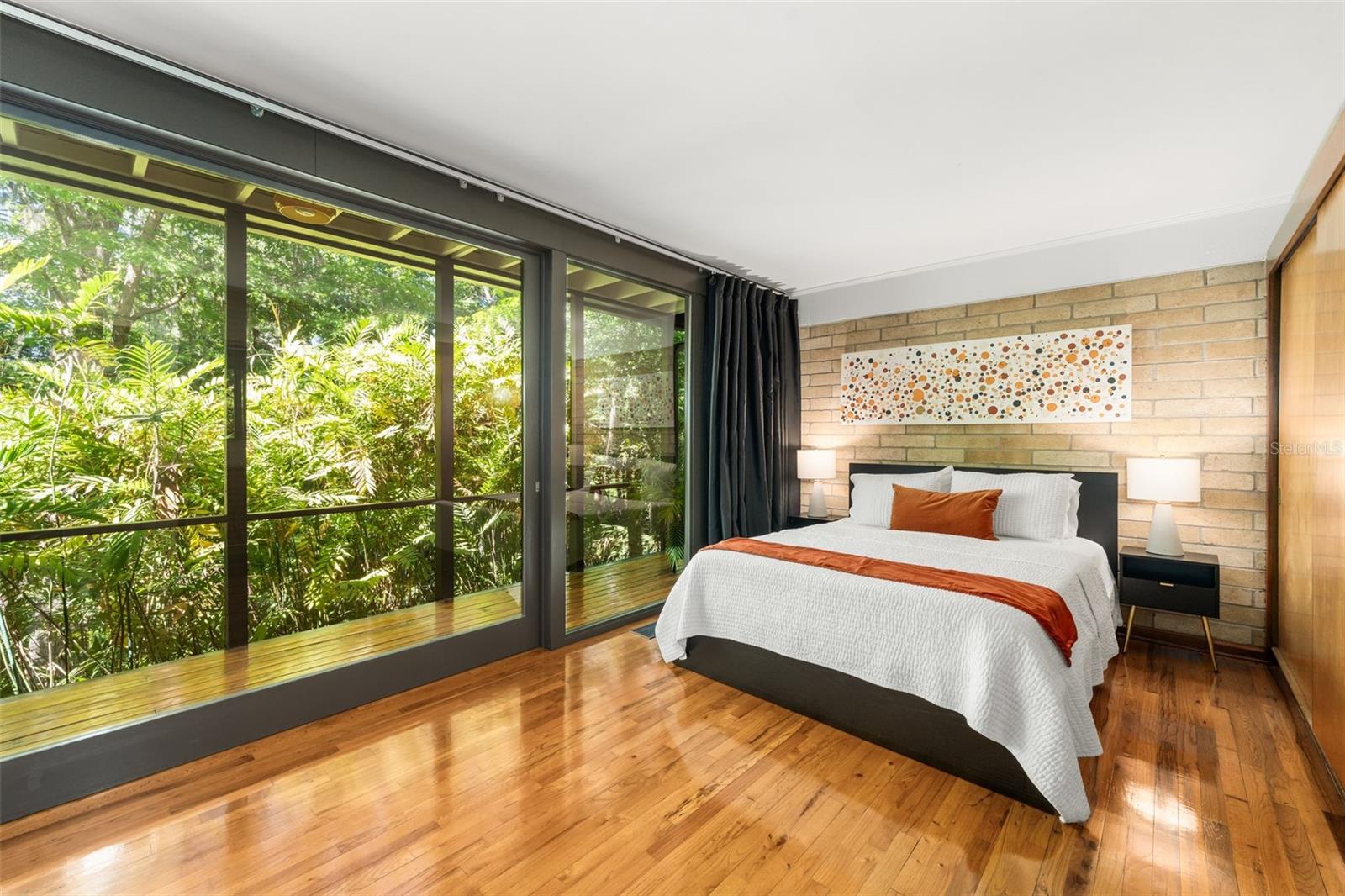 CREEKSIDE - Residential