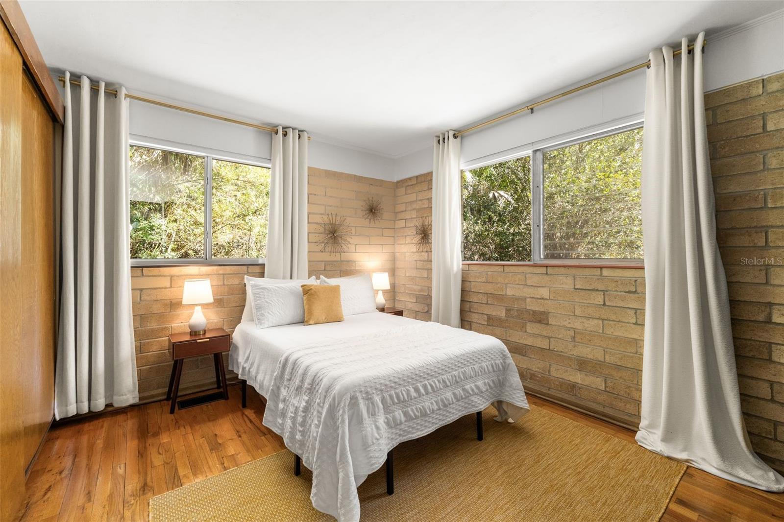 CREEKSIDE - Residential