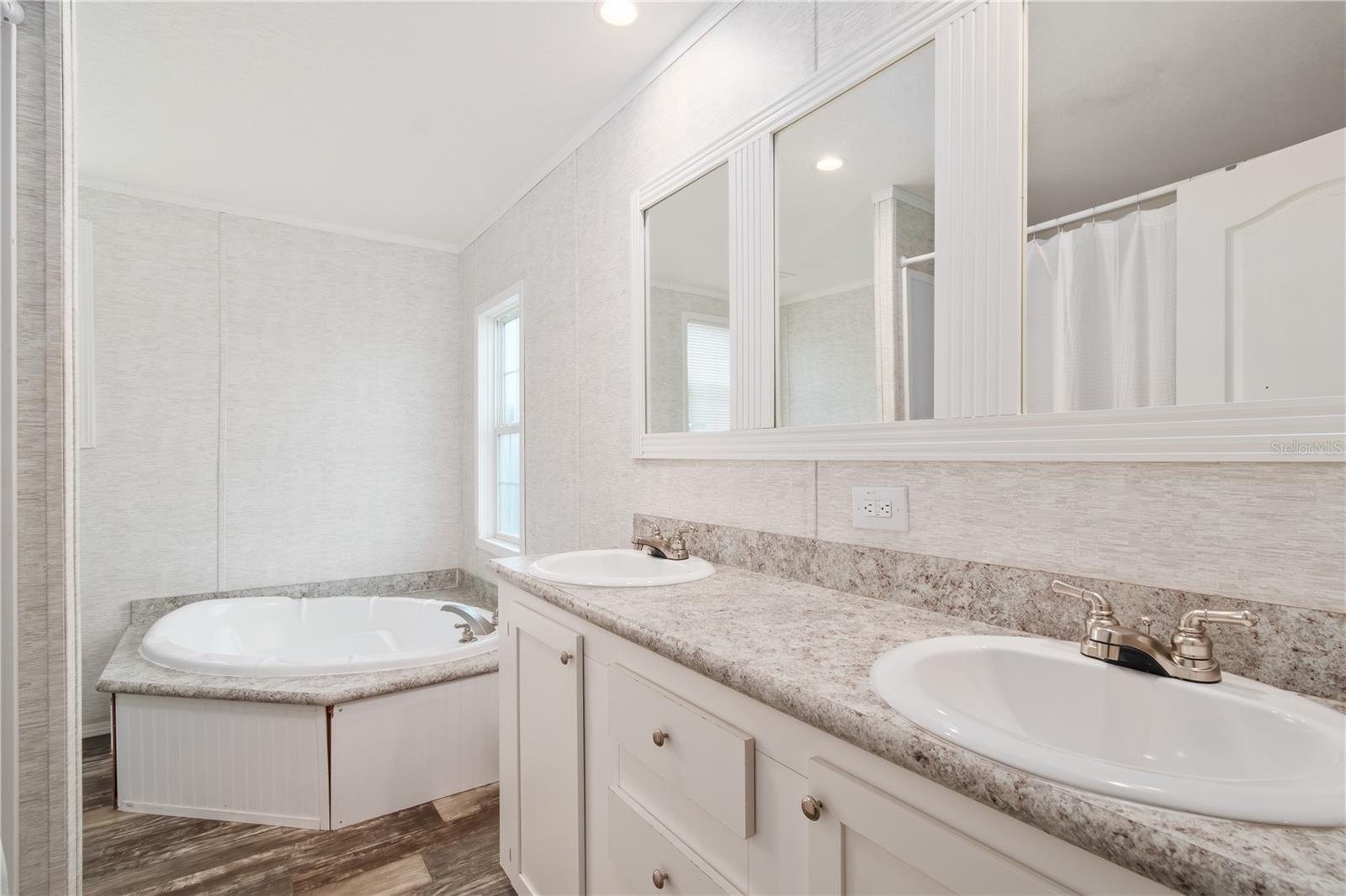 TWIN LAKES RANCHETTES - Residential