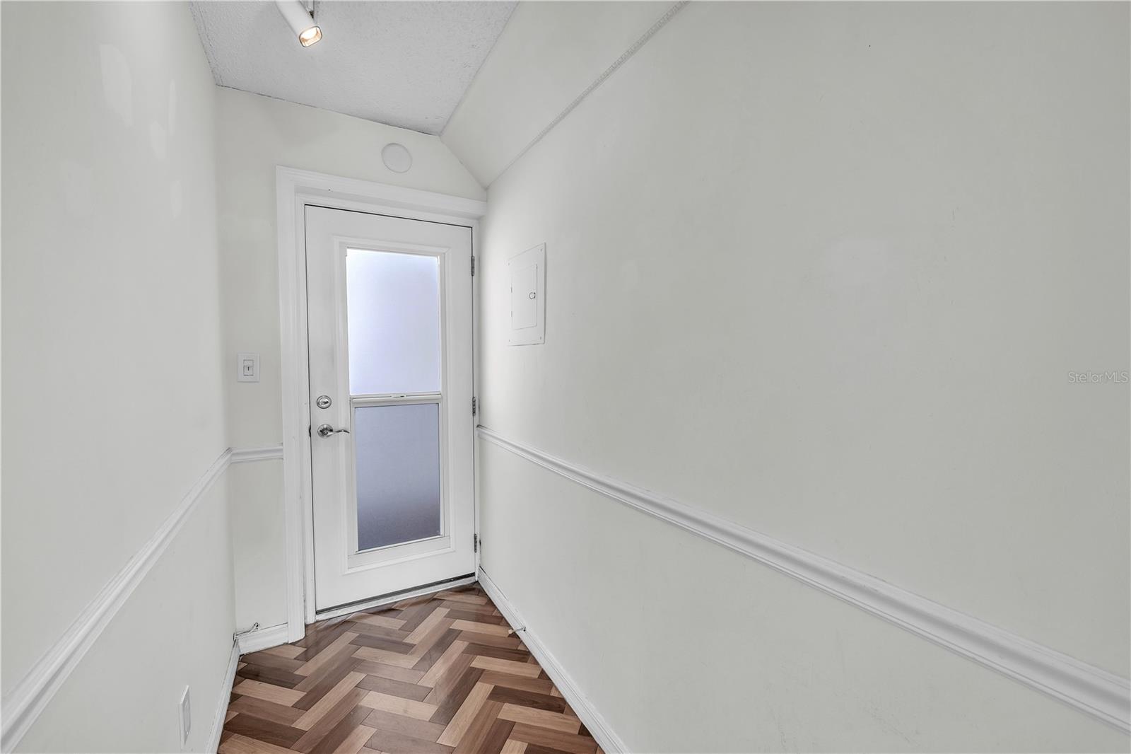 GULFSTREAM TOWERS - Residential Lease