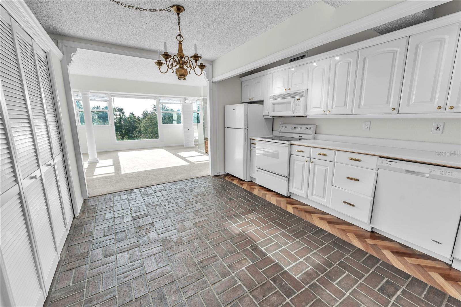 GULFSTREAM TOWERS - Residential Lease