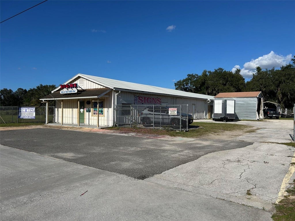 Photo of 3195 Us Highway 441/27, Fruitland Park, FL 34731 (MLS # G5119375)
