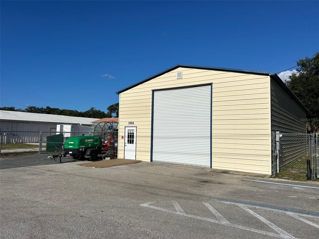 Photo of 3195 Us Highway 441/27, Fruitland Park, FL 34731 (MLS # G5119375)