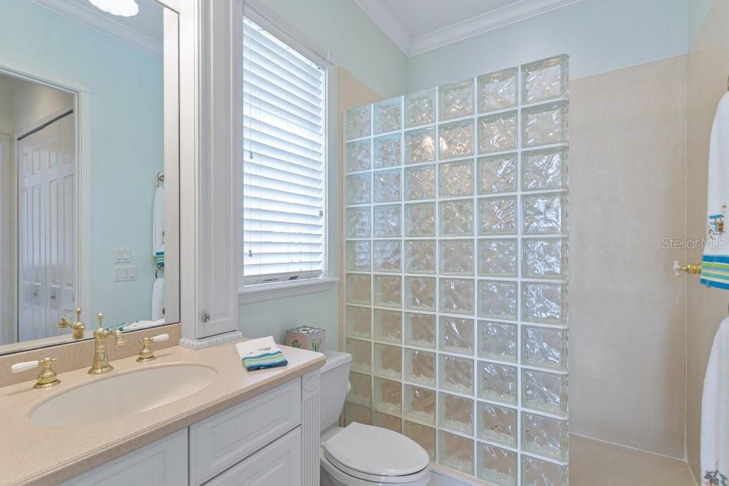 LAMBERT AVE UNIT 02 - Residential