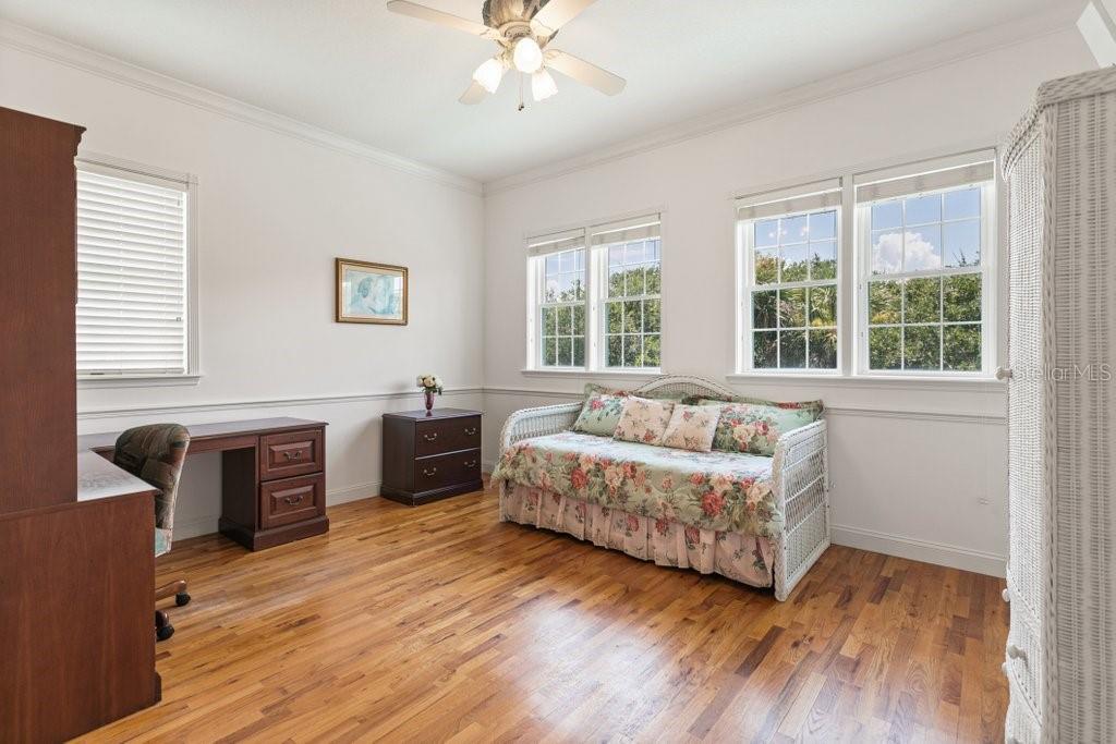 LAMBERT AVE UNIT 02 - Residential