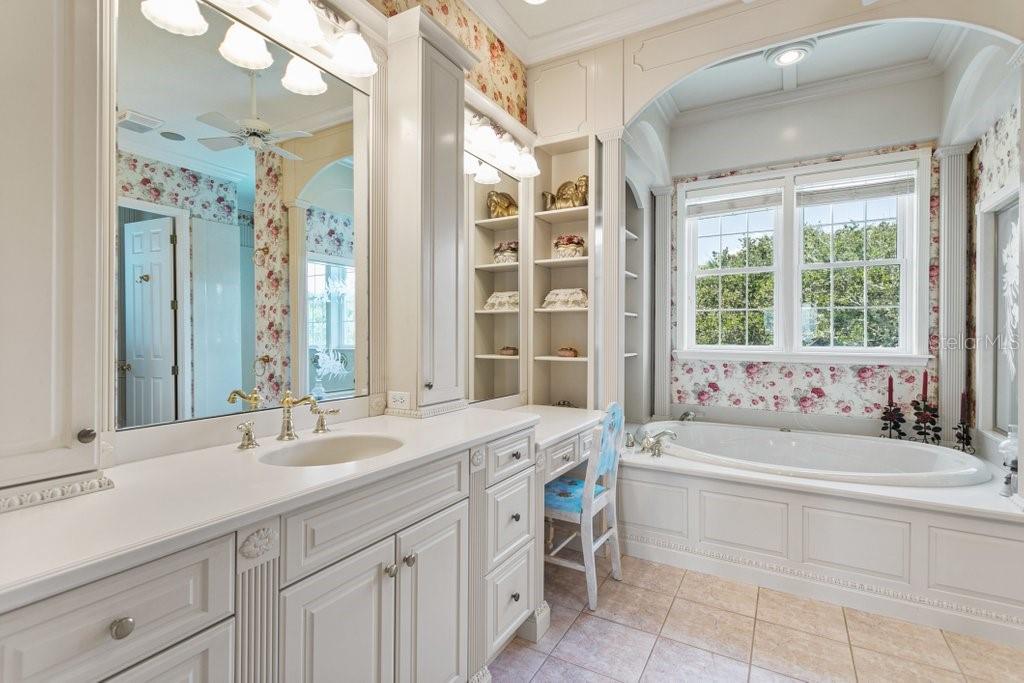 LAMBERT AVE UNIT 02 - Residential