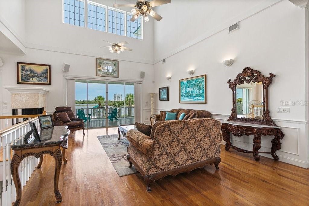 LAMBERT AVE UNIT 02 - Residential