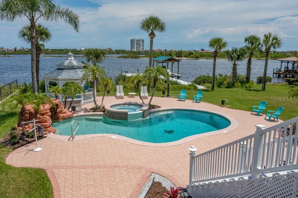 LAMBERT AVE UNIT 02 - Residential