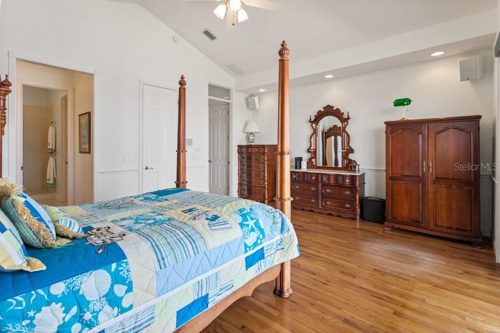 LAMBERT AVE UNIT 02 - Residential